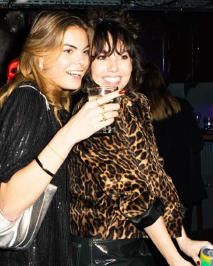Eloise van Oranje Instagram - maatje!! 🖤🐆 

foto @daelostylo