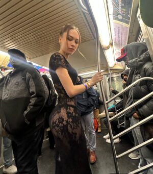 Elsie Hewitt Instagram - subway takes
???