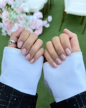 Elva Ni Chen-Xi Instagram - Love is in the air 💘
#weddingseason
#weddingguestoutfit 
#elvaootd
