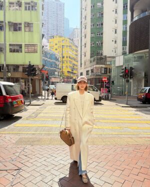 Elva Ni Chen-Xi Instagram - Hello 2025 
Holiday mood is still on 😌
#elvaootd
#holidayseason