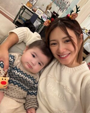 Elva Ni Chen-Xi Instagram - Hello 2025 
Holiday mood is still on 😌
#elvaootd
#holidayseason