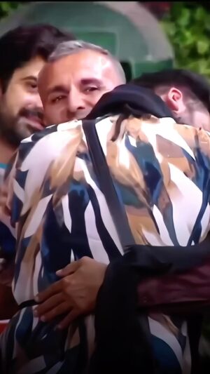 Elvish Yadav Instagram - Words fall short to express the love and emotions that his heart felt at that time. He loves him the most. Proud father of a proud son. 🥺❤️🫶🏻
.
.
.
#ElvishYadav #ElvishArmy #BiggBossOTT2