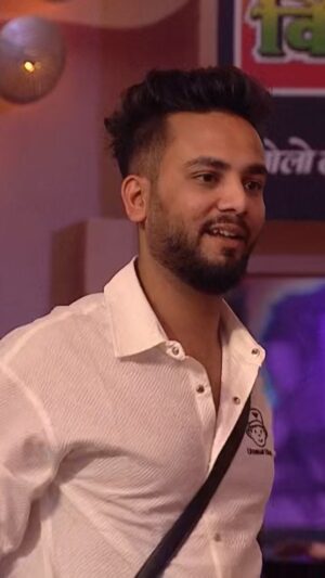 Elvish Yadav Instagram - Yeh gharwale mujhe Halka samaj rahe Hai. Inko pata nahi ki #elvisharmy ka systumm kya hai. Kya kare inko bata de? 🔥
.
.
.
.
#elvishyadav #biggboss