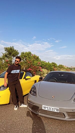 Elvish Yadav Instagram - Apni New Car Choose Ho Gayi Hai. Sahi naam btane wale ko 51 hazar ka inaam🥹🥹
.
.
#elvishyadav #reels