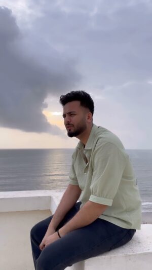 Elvish Yadav Instagram - Amazing Song My Brother 💪💪 Khoob Aage Badho❤️
.
.
.
#elvishyadav #reels #fukrainsaan #elvisharmy