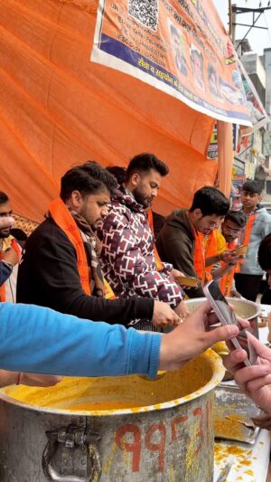 Elvish Yadav Instagram - प्रेम गीत गए राम नाम का,लाल रंग है तन में,
क्या धन क्या मोह उसके लिये,श्रीराम बसे जिसके मन मे❤️🙏🏻जय श्री राम 
.
.
.
.
.

#elvishyadav #reels #elvisharmy #jaishreeram