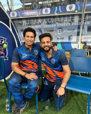 Elvish Yadav Instagram - Amazing Match Amazing Experience. Akshay Paaji Ki Ball Pe Out Hona Bhi Badi Baaat Hai Mere Liye❤️❤️. Kaunsa Laga Fav Part😌😌
.
.
.
,
#elvishyadav #elvisharmy