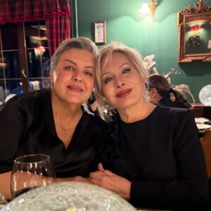 Emel Sayın Instagram - 🧿 Canım Ayşen’ciğim, Sana ve güzel ailene davetiniz ve eşsiz misafirperverliğiniz için sonsuz teşekkürler ediyor, Yeni yılınızı tekrar en iyi dileklerimle kutluyorum 🧿❤️@aysen.yazici.12  @yaziciefsunyazici  @serkanyazicimusic