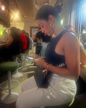 Emilia Ceballos Instagram - Mi Hermana hermosa @doras_ceballos se encuentra de cumpleaños 🎂 
Me siento tan feliz de tenerte en mi vida !

Eres ejemplo de vida , fortaleza, amor incondicional , transformación y evolución !
Te amo ❤️ mucho mi #cochorro !
Eres demasiado para mí !
El universo cargado de ángeles 👼 está contigo !
Celebra la vida !

Pd : cuando les digo que es hermosa 😍! Es indiscutible !

Pd2: cochorro es una palabra poderosa para las dos jajaja oh si !