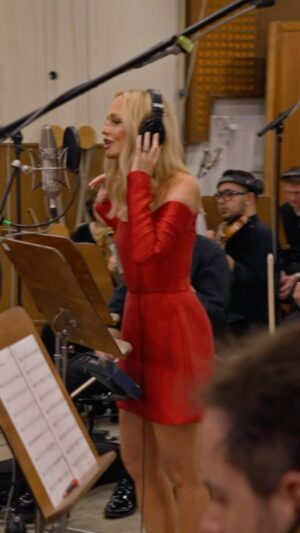 Emma Bunton Instagram - I have an early Christmas present for you all 🎁  Be sure to check back here on Friday!! ✨

#emmabunton #2become1 #babyspice #spicegirls