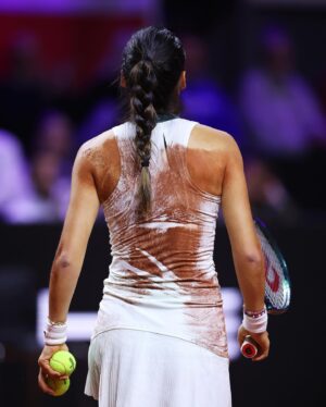 Emma Raducan Instagram - dust it off and try again. til next time @porschetennis 📈