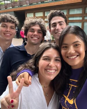 Emma Raducan Instagram - weeeek twoooo😝🌶️✌️♥️with my bricklayers 🧱