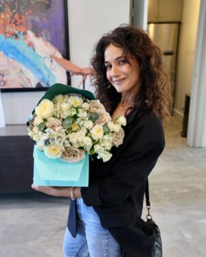 Emmanuelle Chriqui Instagram - This is 49… despite a hard and turbulent year my heart could not be more full. Thank you to everyone who showered me with love and made my day so special. I really have the best friends and family a girl could ask for..I wish I could thank each and every one of you but I would be here all day. I see you and I appreciate you. Thank you to my love @samtrammellofficial for making my day so magical. I am the luckiest! My wish for the coming year, is truly that peace prevails and that we collectively don’t lose our humanity no matter what aims to divide us. Wishing you all an amazing rest of the week! Sending so much love and light🙏🏽❤️

1st photo by @mrdougellin
