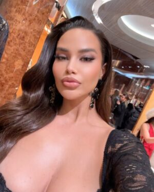 Endi Demneri Instagram - Dolce & Gabbana Holiday Party 🎄

#dolcegabbana #dgholiday #dgholidayseason