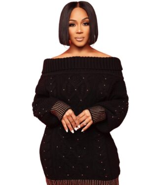 Erica Campbell Instagram - Hope your first day of this new year was great!! Put faith in action. Put a plan in place and stick with it. You can start as many times as you want so don't trip if you fall off!

Go be great! Don't quit!!! Love you and I mean it 🩷