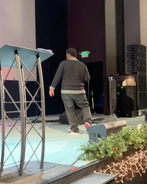 Erica Campbell Instagram - Happy New Year!! #Happy2025 @caliworship @warryncampbell 

I’m always gonna dance with the babies @brittynnolivia @brynleedior ❤️❤️