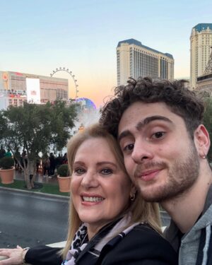 Erika Buenfil Instagram - Cuánto te amo. Y gracias por momentos tan inolvidables.  Que la vida me regale más días felices contigo. #FelizAño2025. Mi persona favorita. @nico.buenfil  #LasVegas.