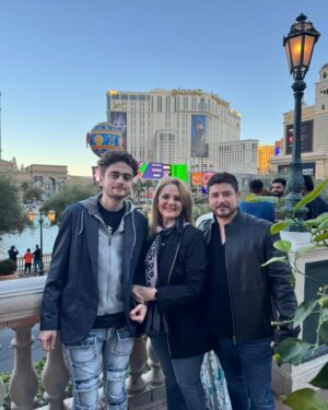 Erika Buenfil Instagram - Ya quiero regresar. @nico.buenfil @acalvillob  #LasVegas.