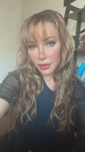 Erika Jordan Instagram - People seem to be unaware of how society has shaped their thinking.. let me shine a light 💡 #Sociologist #socialism #capitalism #sociology #psychology #religion #marketing