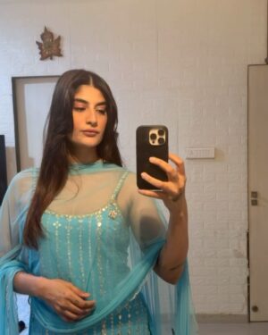 Erika Packard Instagram - Yaha waha chotey Khushi ke pul 🩵