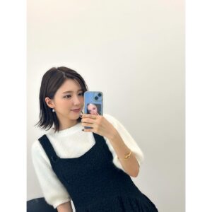 Erina Mano Instagram - 久しぶりの投稿だー！
みなさん元気にしてますか？？
.
.
育児が始まってからあっという間に3ヶ月が過ぎ
あー。うー。と声を出してお話してくれたり
あやしていると声を出して笑ってくれたり
おもちゃを握るようになったりと
成長していく姿を日々見ることができて
楽しさだけでなく嬉しさを感じる瞬間が増えました🫧
大丈夫かな？こういうときどうしたらいいんだろう。
って悩むこともたくさんあるし考えすぎて不安になっちゃう時もあるけど
母として私も日々成長させられてます！😭✨
.
.
そして、この間は産後初のお仕事でした😌
久しぶりに会えたメイクさんとスタイリストさんに
「おかえり〜！」って言ってもらえて嬉しかったなぁ〜！
テレビ収録は４月以来の半年ぶりだったので　
始まる前はドキドキでだいぶ緊張したけど
賑やかでとっても楽しい収録でした！✨
何の番組かは情報解禁されたらお知らせします🤍
.
.
少しずつ肌寒さを感じる季節になってきたので
みんな体調には気をつけてね😌
#近々報告