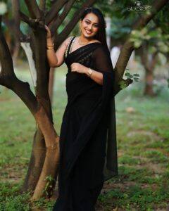 Actress Ester Noronha HD Photos and Wallpapers January 2025