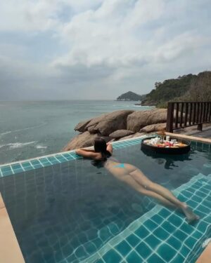 Eugenia Lemos Instagram - Koh Tao 💦

Empezar el día con estas vistas y un #floatbreakfast 🥹 realmente increíble ✨

📍 @saidaengresort un resort con mucha magia ✨

#tailandia🇹🇭 #kohtao