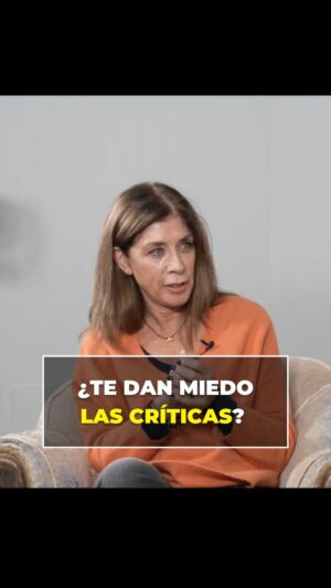Eva Isanta Instagram - ¿Miedo a las críticas? 

@evaisanta cuenta cómo reaccionó ante las primeras críticas en su carrera como actriz y el efecto que estas tienen actualmente.

Entrevista con @evaisanta 🎥

#actriz #teatro #cine #serie #criticas #actuacion #entrevista