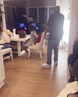 Eva Marcille Instagram - Christmas at the Sterling’s was lit. And my mommy and daddy came🌻🤍