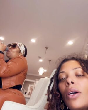 Eva Marcille Instagram - Christmas at the Sterling’s was lit. And my mommy and daddy came🌻🤍