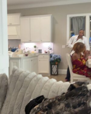 Eva Marcille Instagram - Christmas at the Sterling’s was lit. And my mommy and daddy came🌻🤍
