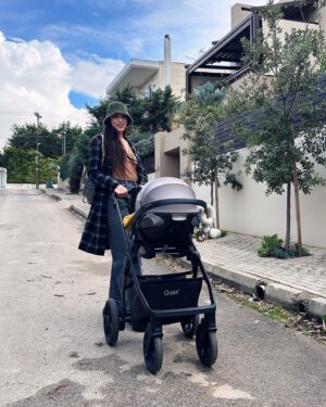 Evagelia Siriopoulou Instagram - Ξεκινήσαμε τις βόλτες μας… 

@thebabycity @quaxbaby_greece 🩵