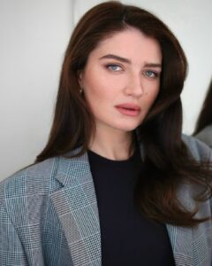 Actress Eve Hewson HD Photos and Wallpapers March 2025