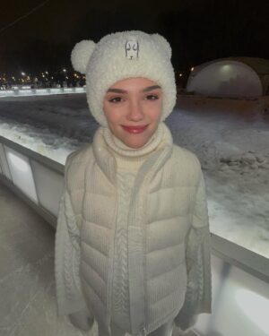 Evgenia Medvedeva Instagram - Декабрь в картинках 

💅💃🏻🕺⛸️🍴❄️📸🩷