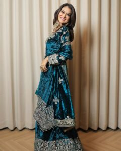 Actress Falaq Naaz HD Photos and Wallpapers January 2025
