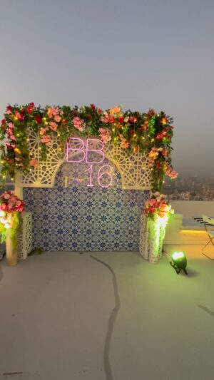 Farah Khan Instagram - Sometimes u just have to celebrate the good moments.. #biggboss16 thank uuuu @decordrama_  for this beautiful setting.. #partydecor #sundowner