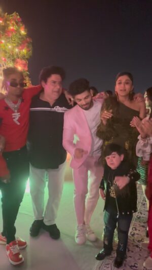 Farah Khan Instagram - Party of the year !! #biggboss16 .. #myfavouriteshow  #MANDLIROCKS p.s.- @m___c___stan singing anthem for the first time 😂