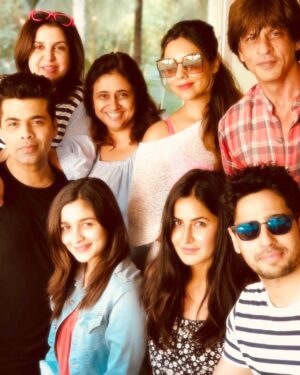 Farah Khan Instagram - Some throwback pics.. tons of happy memories & lots more to make.. happy birthday SHAH @iamsrk n happy birthday @poojadadlani02 .. ❤️❤️❤️