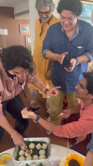 Farah Khan Instagram - Lots of friends to Celebrate!! @aditiraohydari & @worldofsiddharth ki shaadi🎉 @rajkummar_rao giving the biggest HIT!! @patralekhaa in #IC814 @rachitsingh08 ka happy budday! N just me having the best friends in the world ! Lovvv them ♥️

@ashutoshgowariker @aslisajidkhan @avigowariker @iamhumaq @punitdmalhotra @saqibsaleem @shaziaqg  @man_on_ledge & @jaduakhtar ♥️