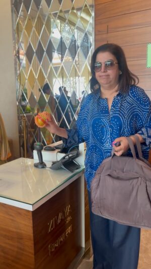 Farah Khan Instagram - Another day at the airport @adaniloungemumbai #loungediaries #aamaadmi