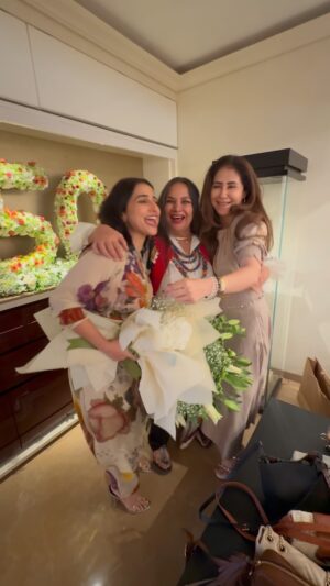 Farah Khan Instagram - Here with 2 of the best dancers in Bollywood!! @azmishabana18 n @balanvidya .. n oh.. there s also @urmilamatondkarofficial 😜 happy birthday Shabana ♥️