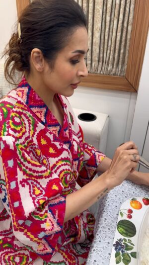 Farah Khan Instagram - I think we shoot to EAT! #jhalakdikhlajaa lunch diaries.. @malaikaaroraofficial @arshad_warsi @gururandhawa @saieemmanjrekar @sonytvofficial