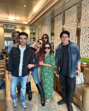 Farah Khan Instagram - You can pack for every occasion, but Good Friends  will always be the best thing you bring along!! ♥️