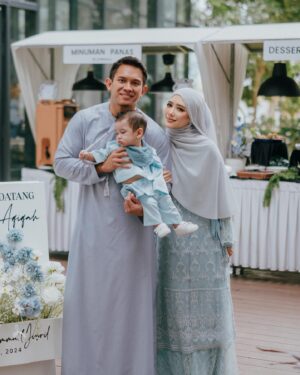 Fatin Afeefa Instagram - yesterday :)

although nobody asked, shawl by @roseveltgroup, hijab styling @fatinafeqah, makeup by @makeupbynadianordin,
outfit @fatinafeqah belikan dekat Jakarta, baby sdn.bhd