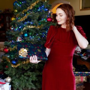 Felicia Day Instagram - For me?!?! Merry Christmas everyone!!!!!!! Have a lovely day filled with laughter and loot!!!