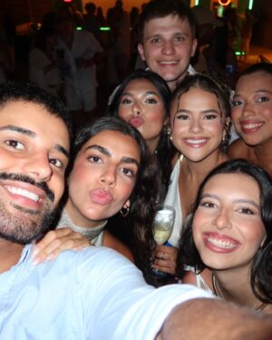Fernanda Concon Instagram - 25. 

obrigada por mais um, @reveillon.amore ✨ @carvalheira @wemakeideas
