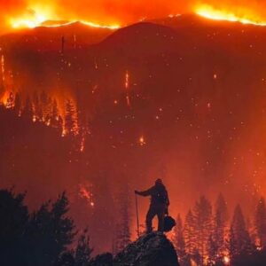 Fernanda Romero Instagram - My heart aches 💔 
Last night was a horrible night. I  am deeply sorry for those who have lost everything in the devastating California fires. 💔 To those who had to flee their homes, leaving behind memories, cherished belongings, and even their beloved pets—my thoughts and prayers are with you. It’s unimaginable to see the city that has given so much now engulfed in such destruction. This is heartbreaking and enraging all at once. Sending love, strength, and hope to everyone affected. You are not alone.

🫶🏽gracias también a nuestros amigos que nos han llamado y ofrecido sus casas. Gracias de corazón. 

-
-
-
-
-
-
-
-
-
#CaliforniaStrong
#PrayForCalifornia
#CaliforniaFires
#WeStandWithYou
#RebuildCalifornia