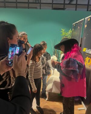 Feyza Civelek Instagram - Böyle güzel bir organizasyonda sevenlerimle bizi buluşturan @istikbal.schweiz ve @suleyman.or ve ailesine sonsuz teşekkürler 
İnanılmaz tarihi ve güzel bir şehirde vakit gecirdim 🥳🤩🎉🤩😍
#zurich #işbirliği #istikbal