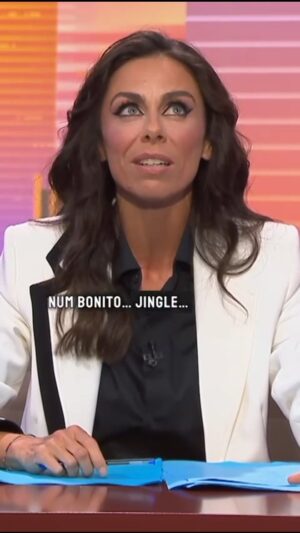 Filomena Cautela Instagram - Não vou ser só eu a ter de ver isto... Natal é  partilha. Enviem para quem pode beneficiar de ver este bonito jingle. 
Feliz Natal. Boas festas