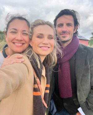 Fiona Gubelmann Instagram - TONIGHT is the night!! “Tis The Season to be Irish” ☘️ airs tonight on @hallmarkchannel. Cannot wait for you to watch. We had way too much fun making this with some wonderful people. @eoincmacken @lesleydemetriades @michael.g.larkin @tickatee @flaviaspeaks 

☘️❤️☘️
#TisTheSeasonToBeIrish #hallmark #christmasmovie #christmas #ireland